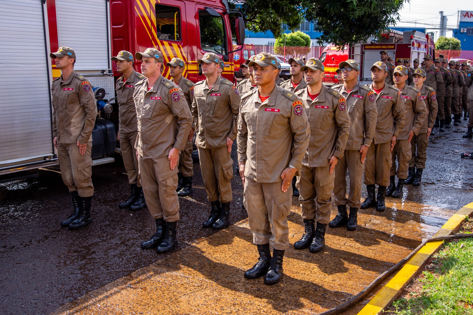 Cadetes do Curso de Formação de Oficiais do 1º ano passam a utilizar uniforme operacional Cadetes do Curso de Formação de Oficiais do 1º ano passam a utilizar uniforme operacional