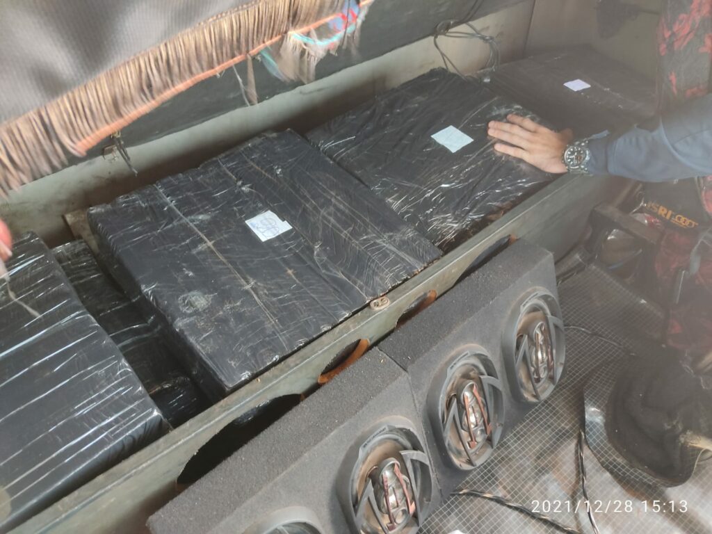 PRF apreende 244 Kg de cloridrato de cocaína em Água Clara