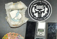 Mulher tenta esconder cocaína em fralda suja de criança e é presa em Água Clara