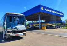 PRF flagra ônibus sem para-brisa e em condições precárias na BR 158