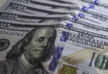 Dólar recua, aproxima-se de R$ 5,20 e bolsa volta a encostar nos 183 mil pontos