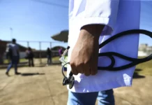 MEC pune mais de 50 cursos de medicina por desempenho insuficiente Punição