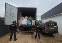 Caminhão carregado com contrabando milionário é interceptado e motorista é preso