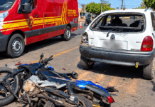 Colisão entre moto e dois carros deixa mulher ferida no Centro de Três Lagoas