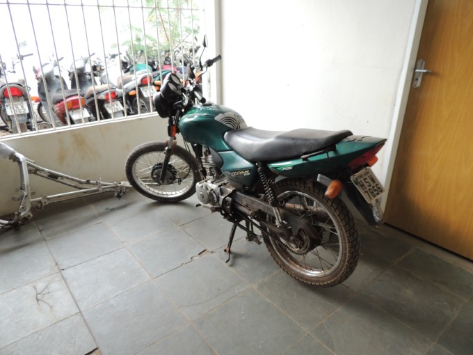 Polícia Militar encontra moto abandonada em Bairro de Três Lagoas