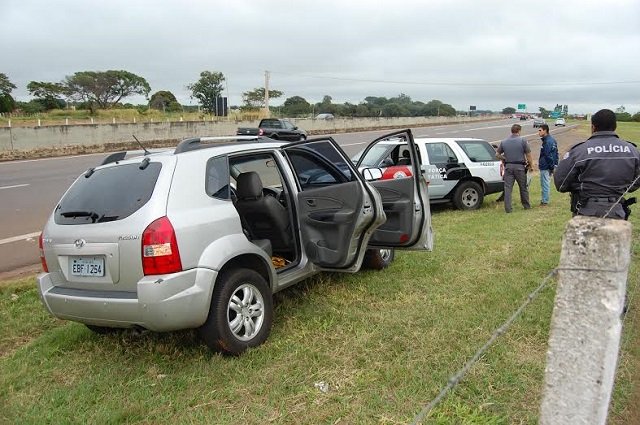 PM acha dois carros dublês e prende procurado por ...