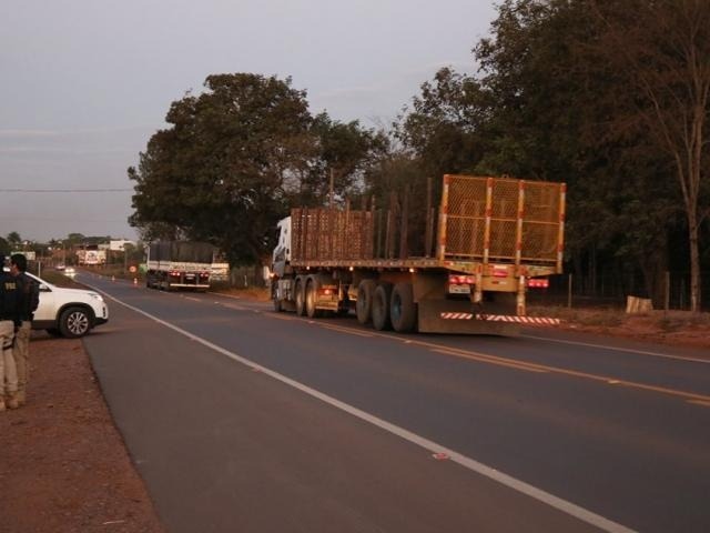 Tráfego de caminhões para transporte de madeira acentuam tráfego em Três Lagoas (Foto: Divulgação/PMTL)