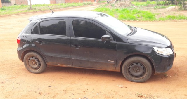 Gol G5, preto, que atropelou uma criança de seis anos, em frente ao Residencial Novo Oeste, em Três Lagoas (MS)