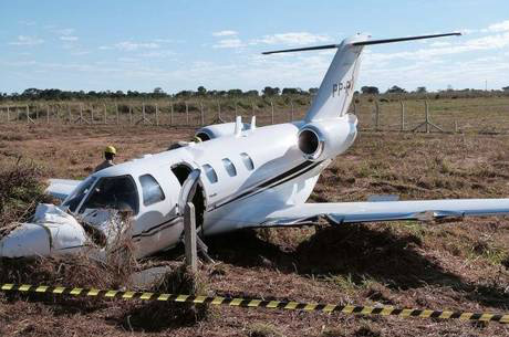 Cinco pessoas ficaram feridas durante pouso forçadoWALTER AZULÃO/FUTURA PRESS/ ESTADÃO CONTEÚDO