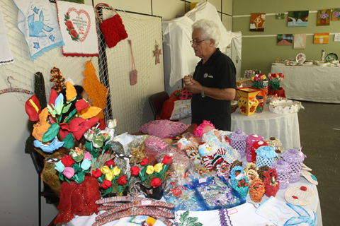 O Bazar da Melhor Idade vai vender mais de 300 peças entre bordado, tricô, crochê, pintura em tecido, pintura em tela, patch aplique e outros.Foto: Divulgação