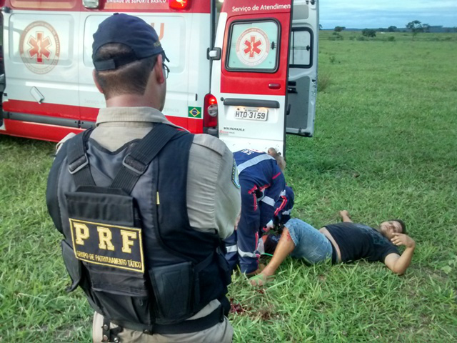Momento que o suspeito era socorrido pelo SAMU.Foto:Rádio Caçula