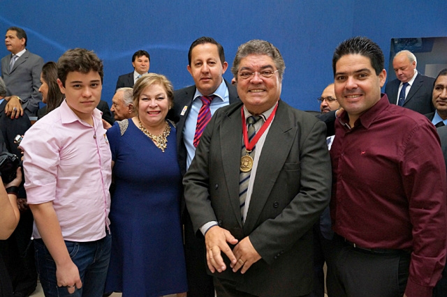 Romeu de Campos Júnior sendo homenageado por sua família