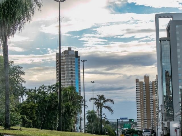 Avenida Afonso Pena no início da manhã desta quinta-feira. (Foto: Henrique Kawaminami)