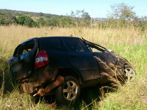 Veículo dirigido pela vítima ficou bastante danificado - Foto: Fabiano Arruda/TV Morena