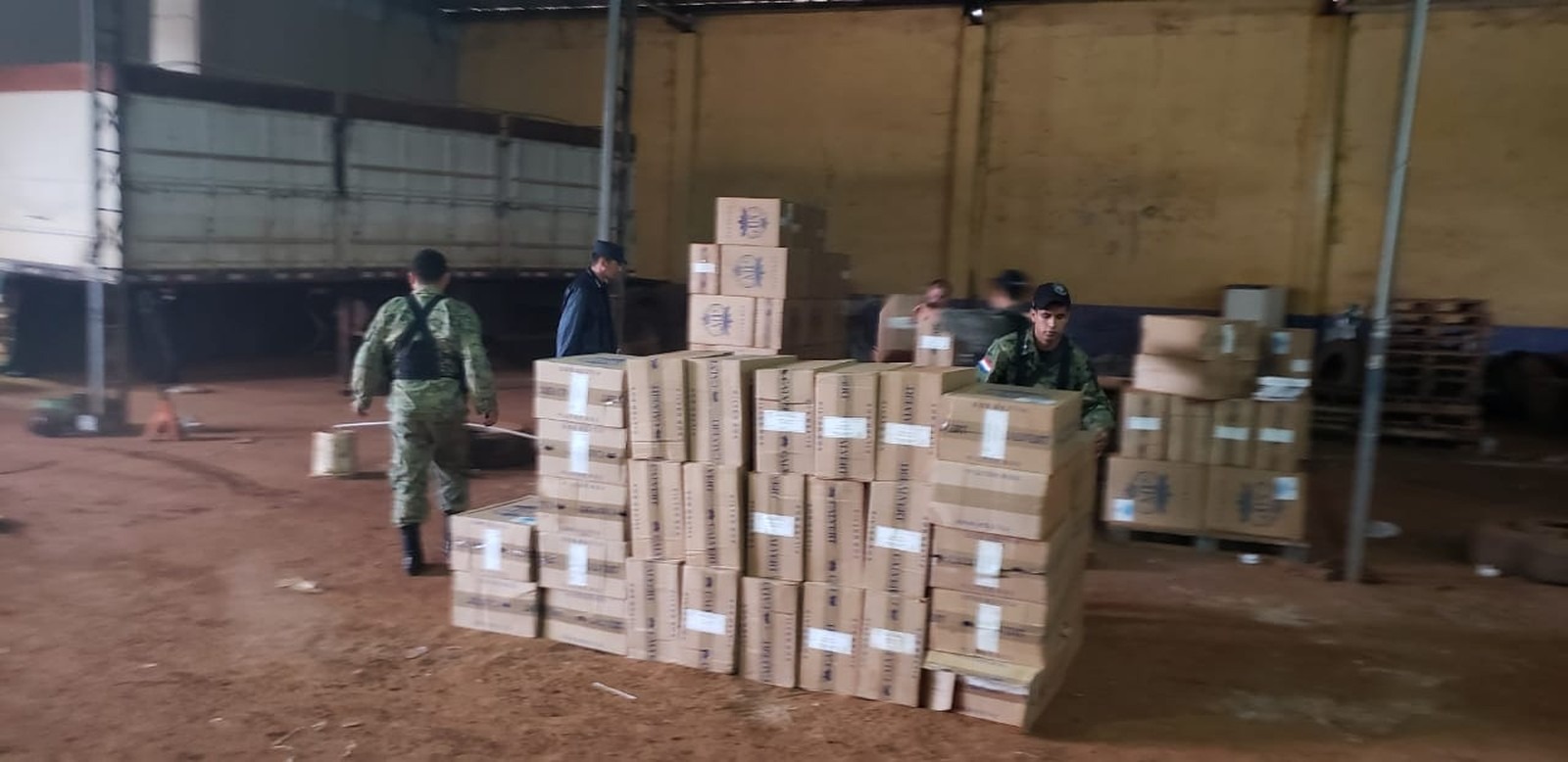 Cigarros apreendidos durante a operação — Foto: Polícia Nacional Paraguaia/Reprodução