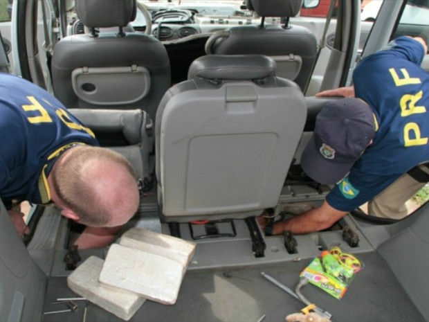 O traficante preso foi identificado como Paulo Júnior Esteve Batista, que transportava, de boa, 11 quilos de cocaína.Foto: Divulgação 