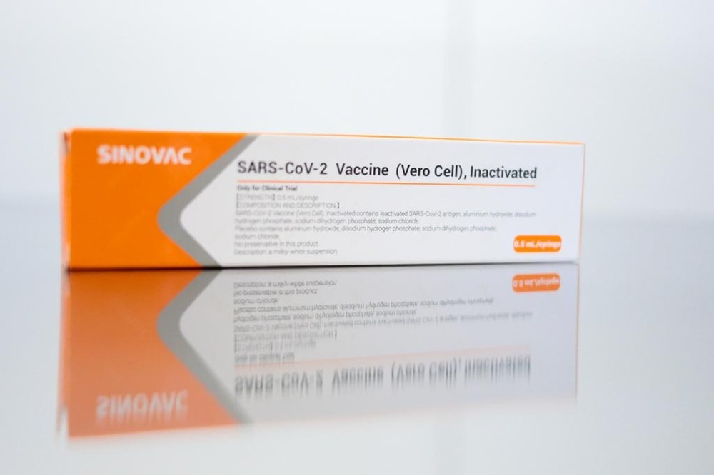Embalagem da vacina Coronavac, da farmacêutica chinesa Sinovac, que será testada em 9 mil voluntários no Brasil — Foto: Divulgação/Governo de SP.