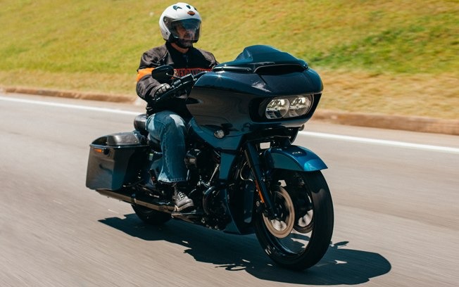 A cor de mosca varejeira da Harley-Davidson CVO Road Glide.