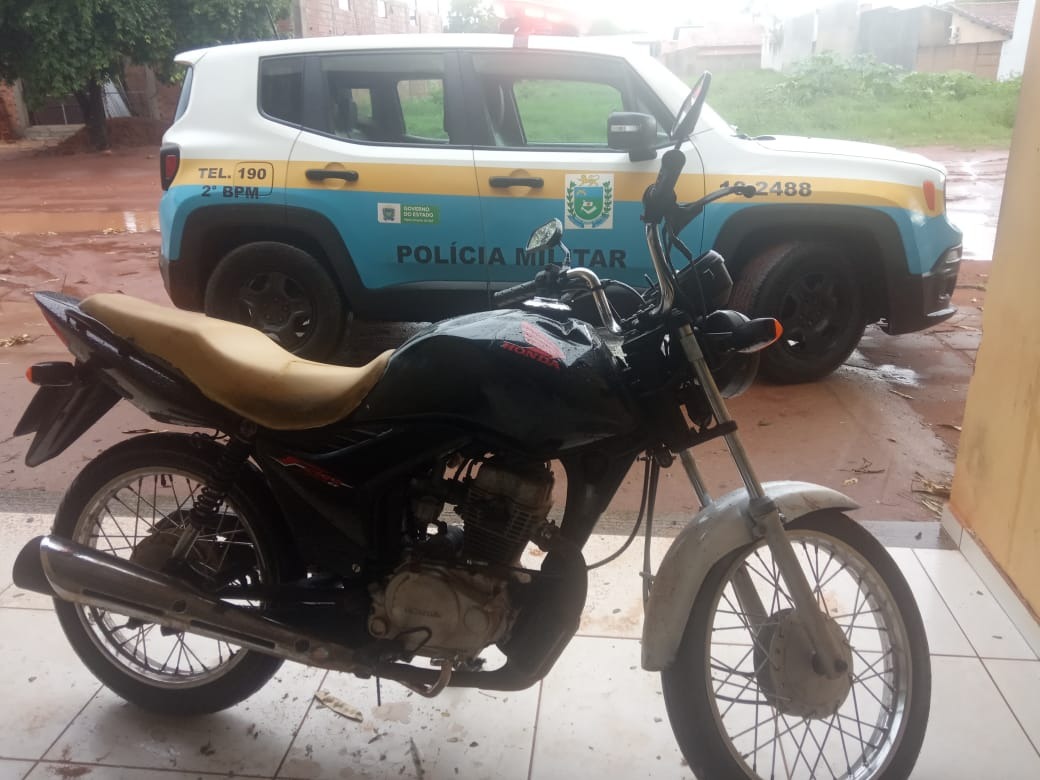 A motocicleta modelo Honda Fan preta foi encaminhada para à Depac de Três Lagoas (MS) para providências legais. Foto: Rádio Cacula.
