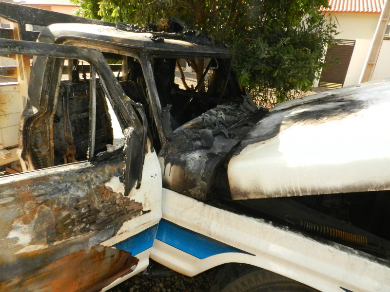 O Corpo de Bombeiros foi acionado para comparecer à Rua Carlos Alberto Camargo para atender uma ocorrência de incêndio contra uma caminhonete na madrugada desta sexta-feira (12) no bairro Santa Luzia.