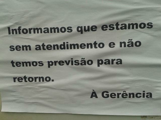 Aviso na porta da Casa do Trabalhador em Três Lagoas (MS) - Foto: Nilson Farias (01/06/2016)