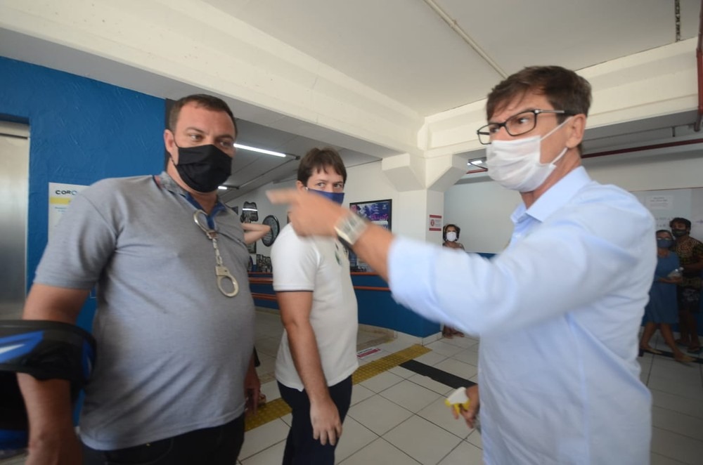 Delegado Leocádio, candidato a prefeito de Natal pelo PSL, tentou tomar celular de repórter da Tribuna do Norte. Foto: Magnus Nascimento/Tribuna do Norte/Cedida.