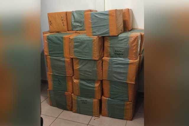 O motorista do veículo, M.T.A.T. (33 anos), morador do interior de São Paulo, que já tem várias passagens por crime de descaminho, alegou ter apanhado o material no Paraguai e que o destino da mercadoria seria uma região de comércio popular na cidade de São Paulo-SP - Foto: Divulgação