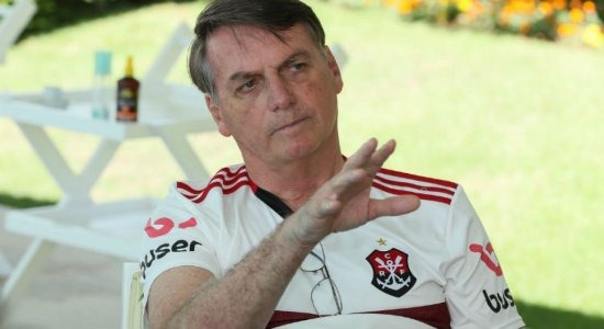 O presidente da República Jair Bolsonaro conversa com a imprensa no Palácio da Alvorada - Foto: Isac Nóbrega/PR
