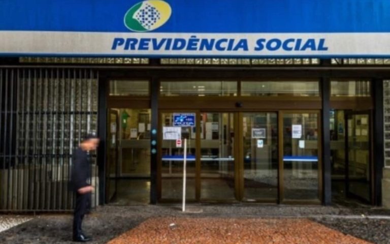 Fachada de agência do Instituto Nacional de Seguro Social (INSS) em Porto Alegre, RS. (Foto: Evandro Leal/Agência Freelancer/Folhapress)