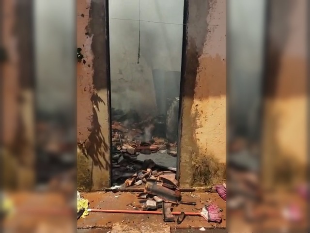 Estragos em residência no Jardim Flamboyant após incêndio. Foto: 5º GBM.