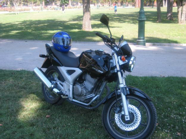 A moto, uma Honda CBX 250 Twitter, estava estacionada na Rua Treze de Junho, a vítima ao chegar no local não encontrou a moto que havia deixado estacionada.Foto: Divulgação