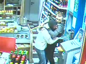 O acusado de posse de uma arma de fogo, ameaçou a vítima e em seguida levou do local uma certa quantia em dinheiro, uma corrente de ouro e um anel de formatura.Foto: Divulgação