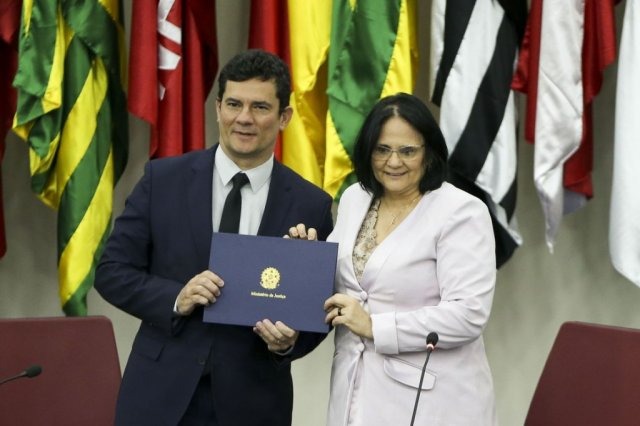 Ministra Damares e ministro da Justiça e Segurança Pública, Sergio Moro. (Foto: Marcelo Camargo/Agência Brasil)