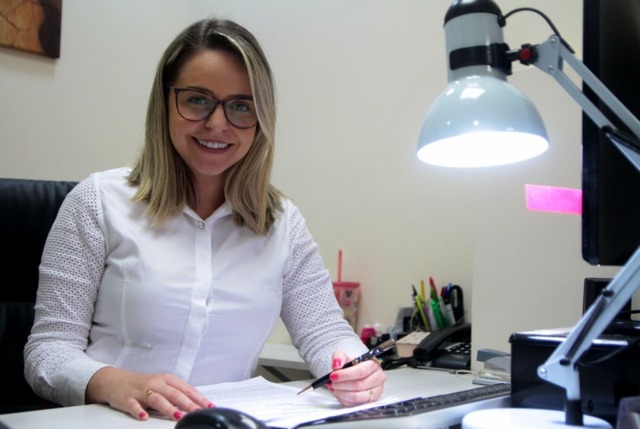 Jeanne Vargas comemora a decisão favorável ao segurado, que conseguiu uma nova aposentadoria - Fernanda Dias / Agencia O Dia