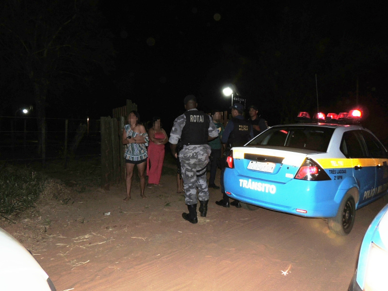 A família foi mantida em cárcere privado e a criança foi amarrada por um dos bandidos que por sinal estava completamente transtornado e ameaçava de morte a mãe da garota.