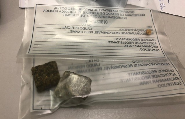 Em buscas na residência da família, a polícia localizou dois tabletes de maconha e uma pedra de crack - Foto: Divulgação