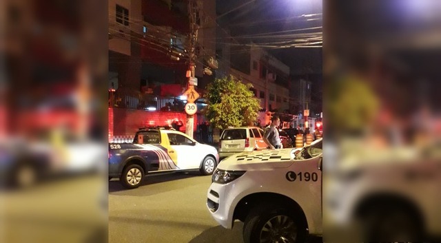 Elevador despenca em prédio residencial e quatro pessoas morrem em SP — Foto: G1 Santos