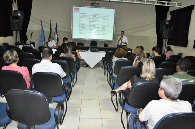 A apresentação esteve a cargo do médico oncologista clínico do Hospital Auxiliadora, José Márcio Barros de Figueiredo.Foto: Assessoria 