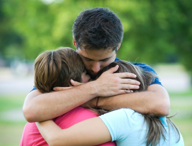 Aumento da frequência de abraços reduz efeitos nocivos do estresse - Divulgação 