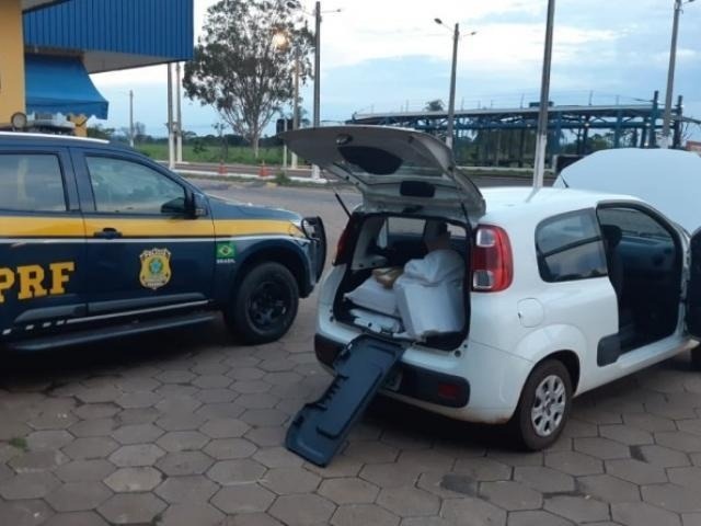 Veículo usava placas de município do Rio Grande do Sul, mas é do interior de São Paulo. (Foto: Divulgação/PRF)