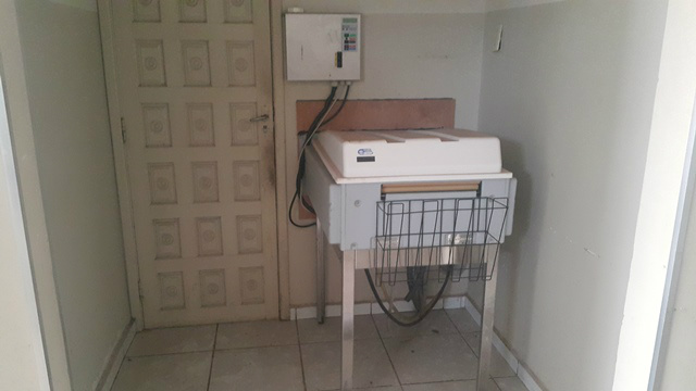 Maquina que complementa o serviço de raio-x