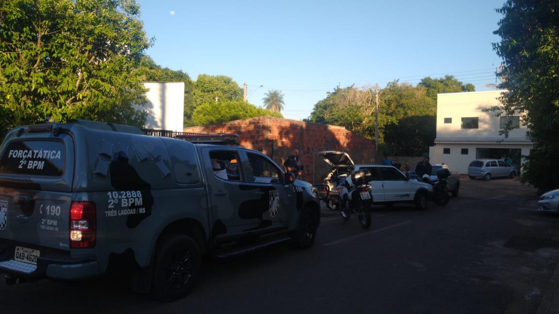 Abordagem só foi possível após disparos contra as rodas do veículo. Foto: Força Tática.