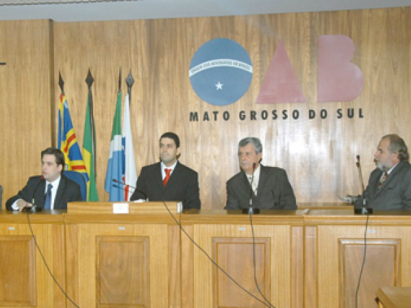  “A instituição pode, inclusive, encaminhar um projeto de lei à Assembleia Legislativa, extinguindo-a, ou ainda, quem sabe, convertendo-a em licença para estudo e aperfeiçoamento