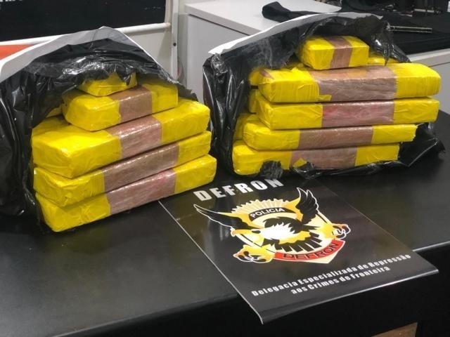 Tabletes de droga encontrados com a dupla. (Foto: Divulgação/Defron)