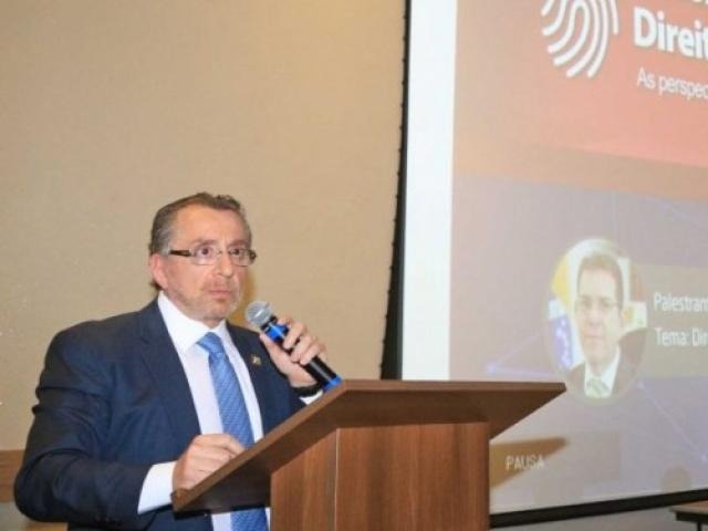 Presidente da OAB-MS, Mansour Elias Karmouche, durante congresso em Campo Grande (Foto: Divulgação)