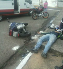 Apesar da gravidade do acidente, condutor sofreu apenas escoriações. (Foto: Direto das Ruas)