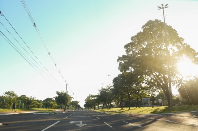 Sol amanheceu forte na manhã de hoje na capital, mas podem ocorrer pancadas de chuvas isoladas na parte da tarde (Paulo Francis)