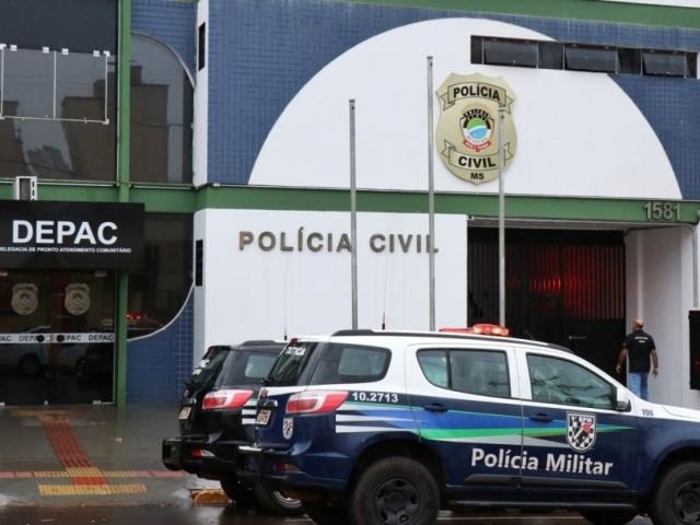 Caso foi registrado na Depac Centro (Foto: Henrique Kawaminami)