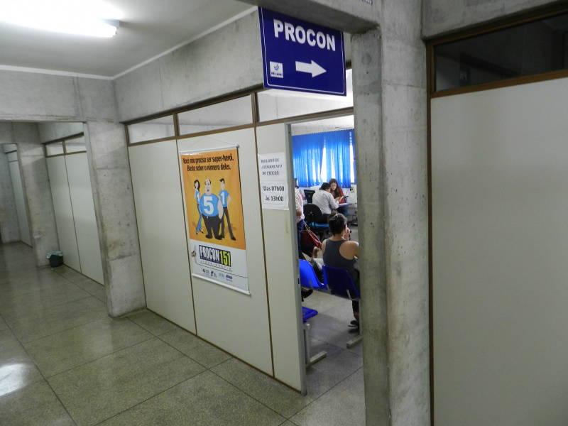 No mês de Junho/2013 foram registradas 425 queixas contra 122 empresas.