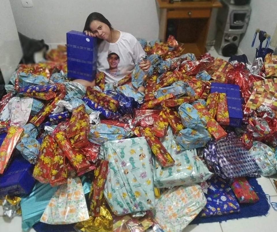 Adriana tem meta de arrecadar mil brinquedos. Foto: arquivo pessoal.